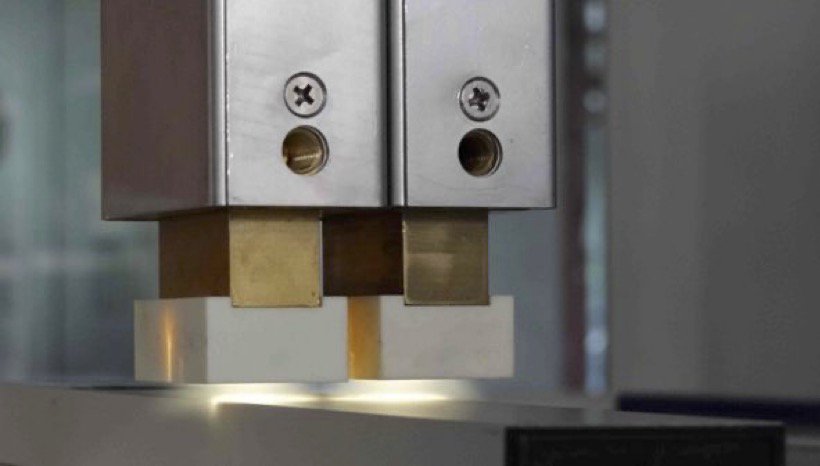 Atmosphärenplasma Einsatz auf Metall